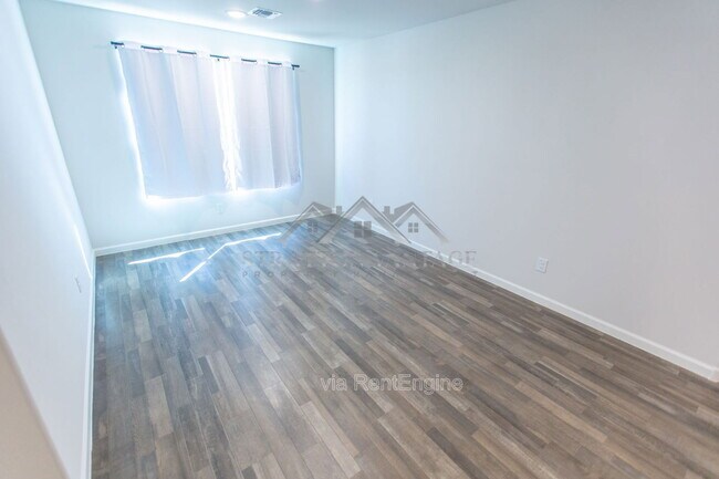 Building Photo - 3510 Mateo Dr