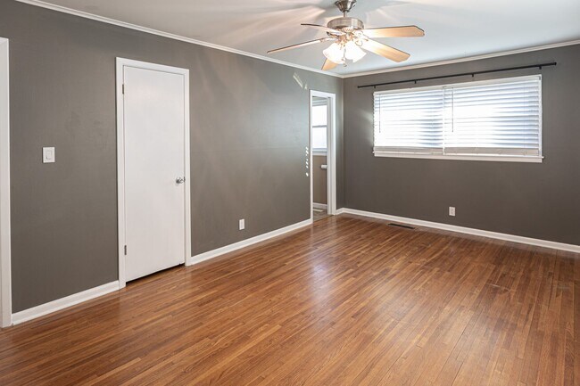 Building Photo - 3-Bed Midtown Home, Large Fenced Yard With Pool