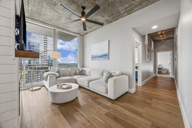 Building Photo - 360 Nueces St