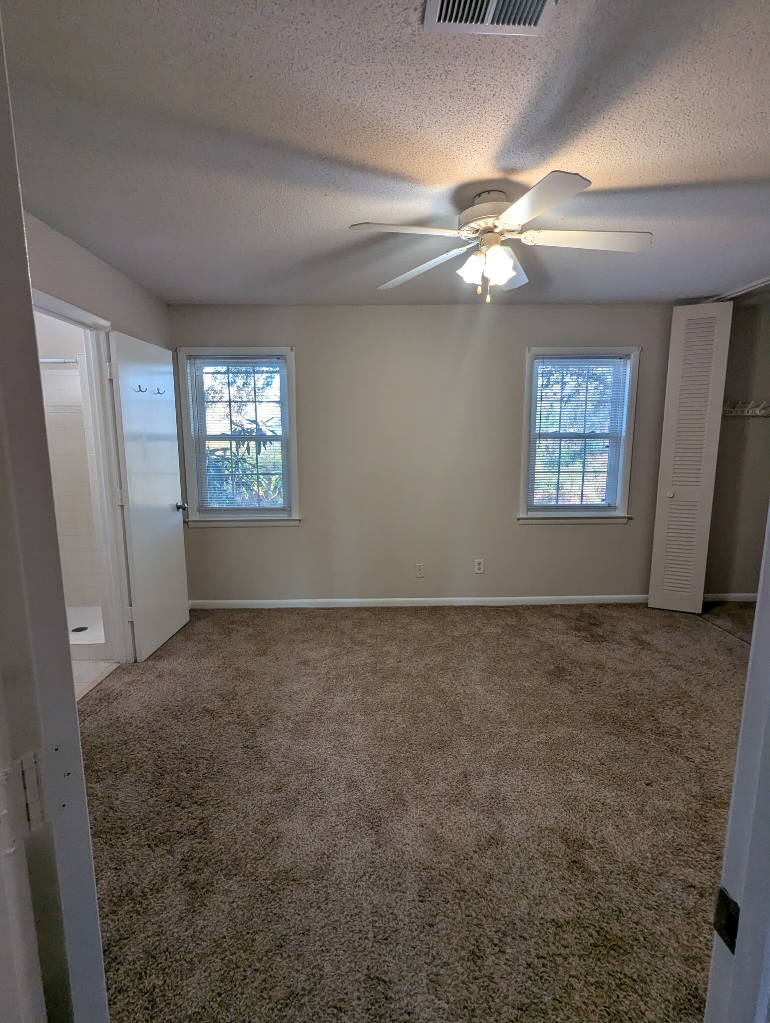 Master bedroom - 201 Heritage Cir