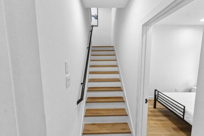 Building Photo - 6740 Peerless St