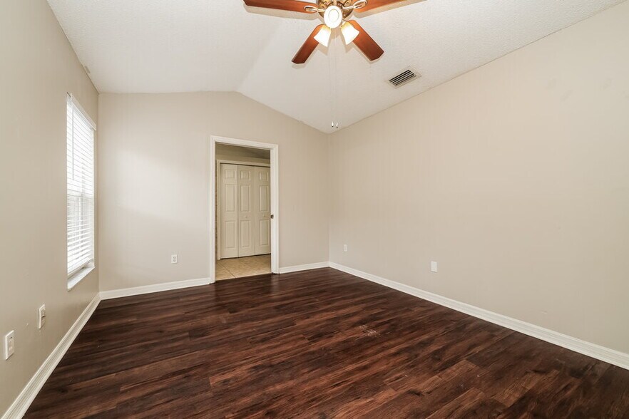 Building Photo - 6713 Summer Cove Dr