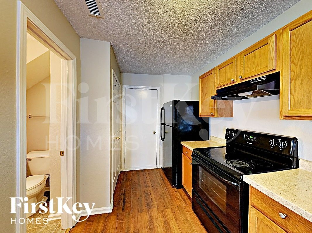 Building Photo - 6646 Kinnerton Dr