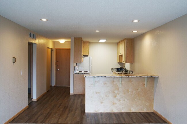 Building Photo - Pinto Suite