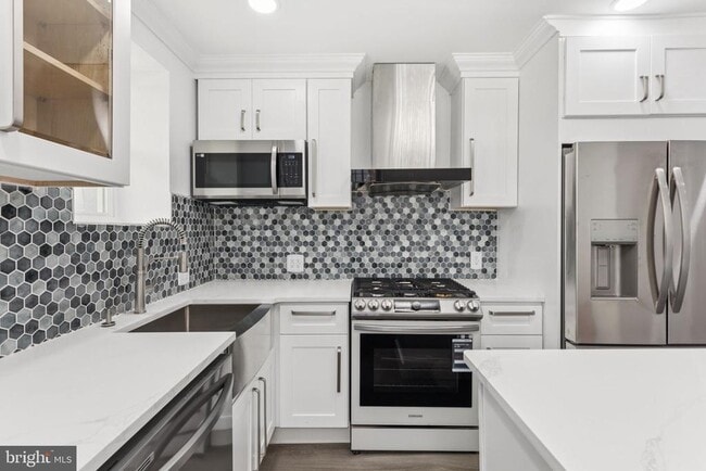 Building Photo - 807 N 42nd St