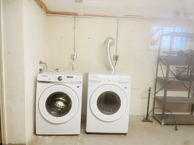 Building Photo - 48 Moulton Rd