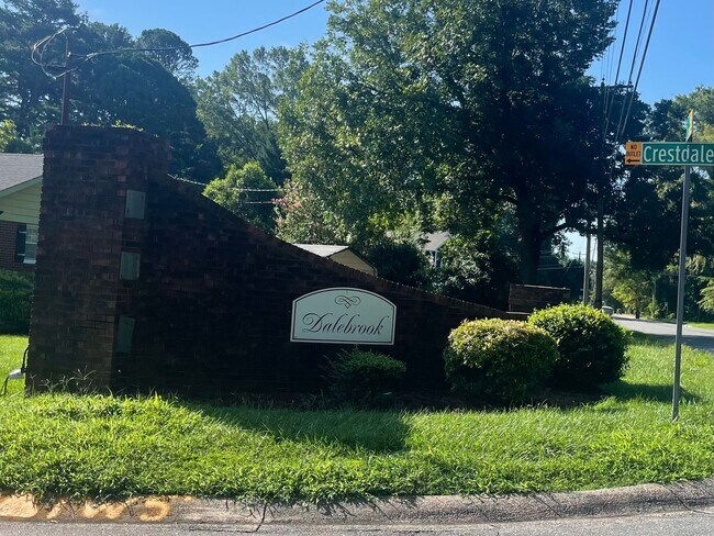 Building Photo - 1936 Crestdale Dr