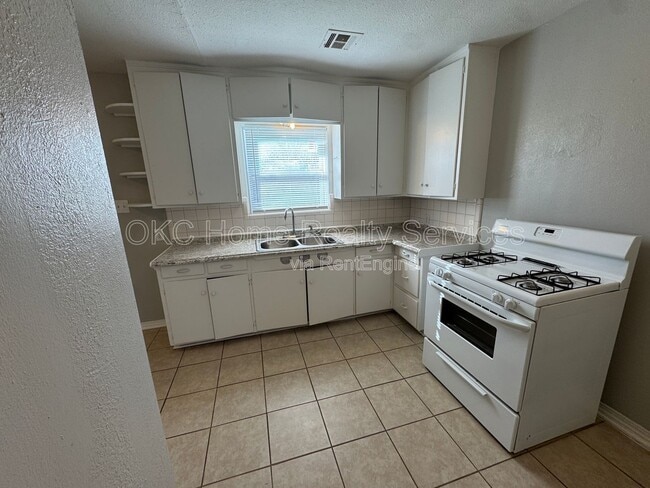 Building Photo - 1516 Park Cir