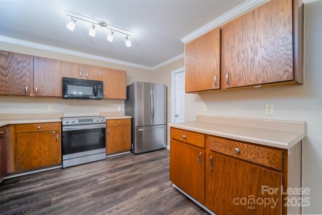 Building Photo - 910 Torsion Lane