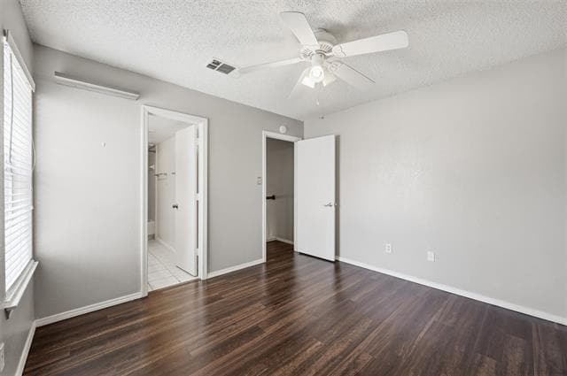 Building Photo - 1471 Meadowood Village Dr