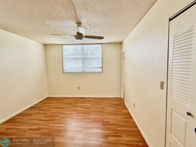Building Photo - 1810 N Lauderdale Ave