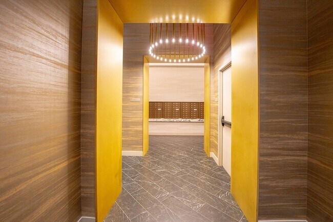 Building Photo - 55 Lagrange St