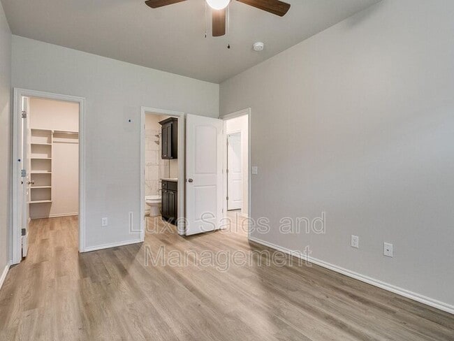 Building Photo - 10526 Utica Dr