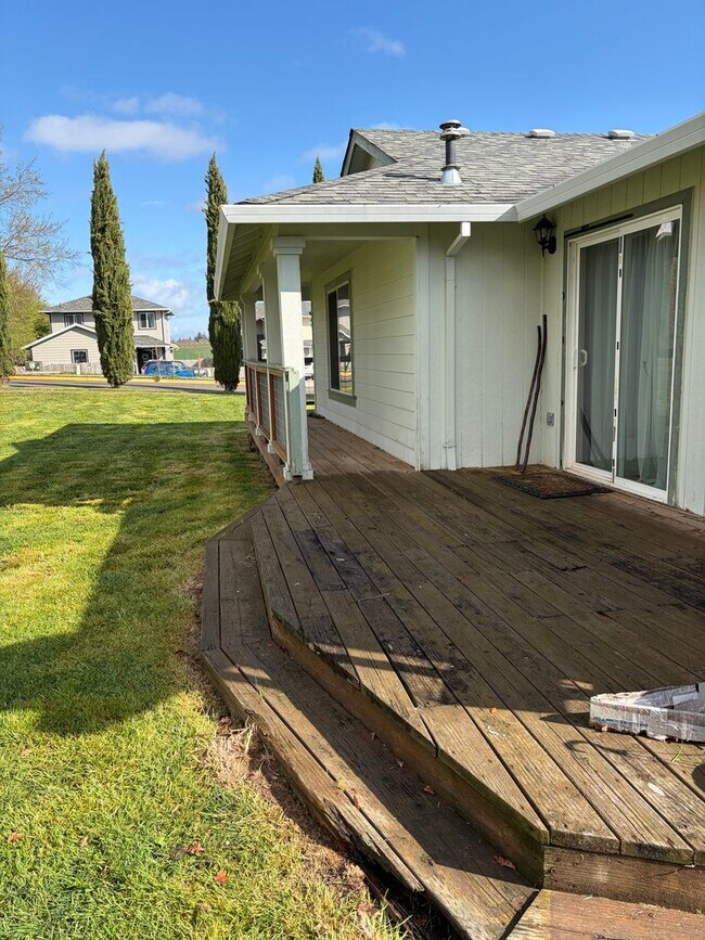 Building Photo - Ranch Style Home in Carlton
