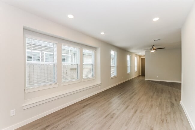 Building Photo - 2315 Foster Hl Rd