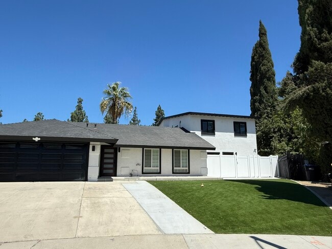 Building Photo - 4066 Hickory Ln