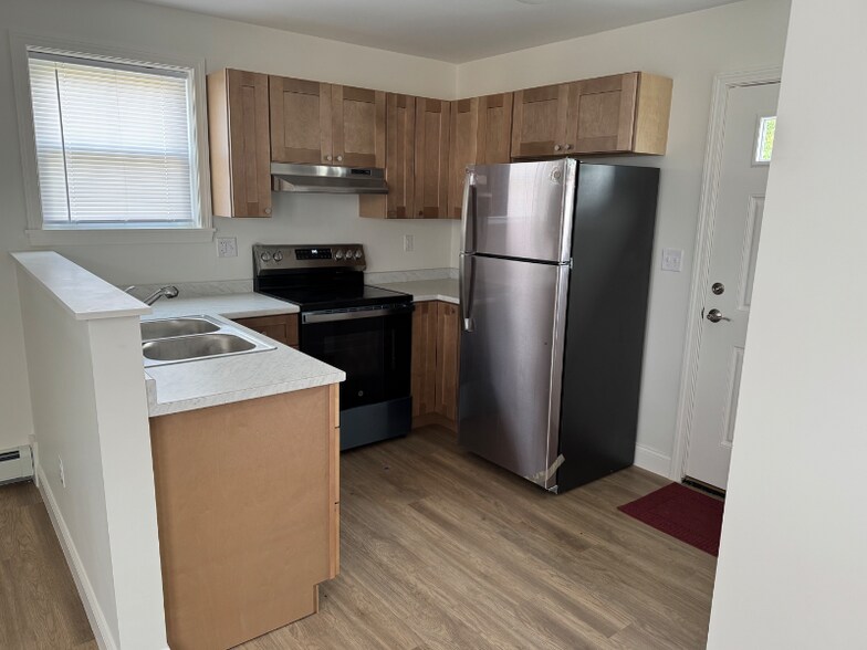 Primary Photo - 33 Hoppin Ave