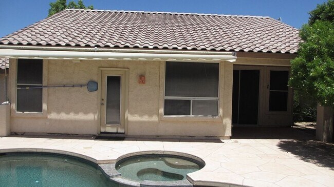 Building Photo - 2471 W Hemlock Way