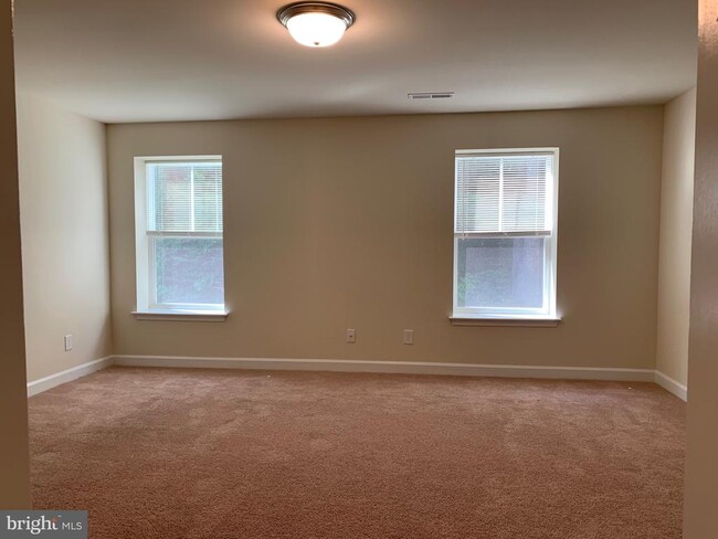 Building Photo - 10308 Bluebird Ct