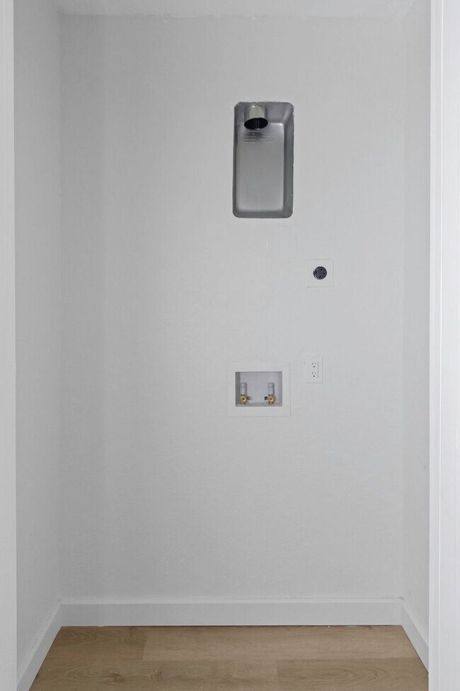 Building Photo - 2710 Boca Ciega Dr N