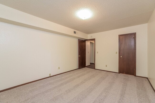 Classic unit bedroom (10FB10) - Vines at Eleanor