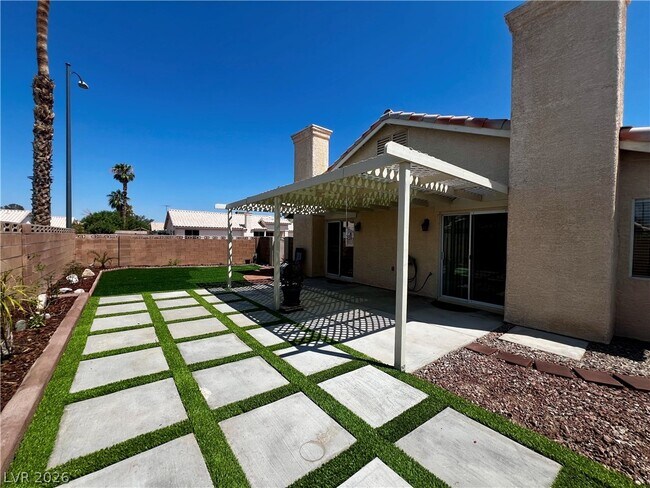 Building Photo - 7100 Village Shore Ct