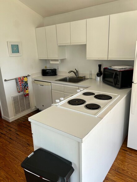 Building Photo - 158 Bluff Ave
