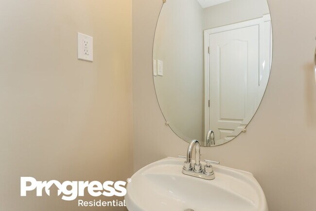 Building Photo - 5701 Castlebrook Dr