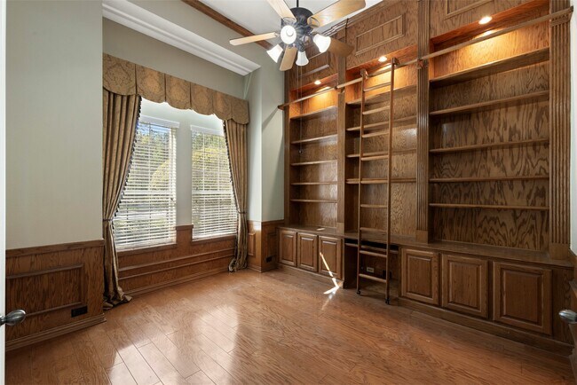 Building Photo - 118 Cezanne Woods Dr