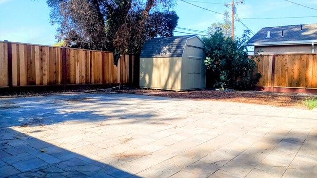 Building Photo - Beautifully Remodeled 2bd Single Story Hou...