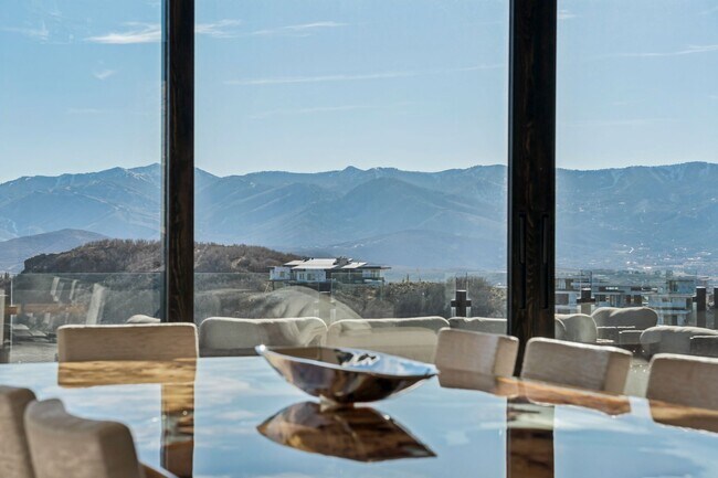 Building Photo - 3404 Wapiti Cyn Rd