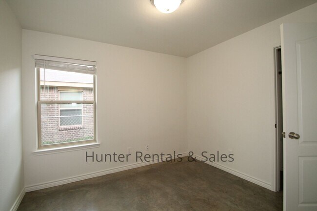 Building Photo - North Killeen 3-Bed Duplex with Modern Tou...