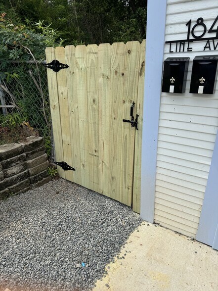 Building Photo - 1844 Line Ave