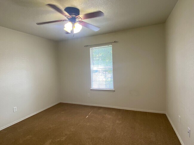 Building Photo - 206 Burnham Dr