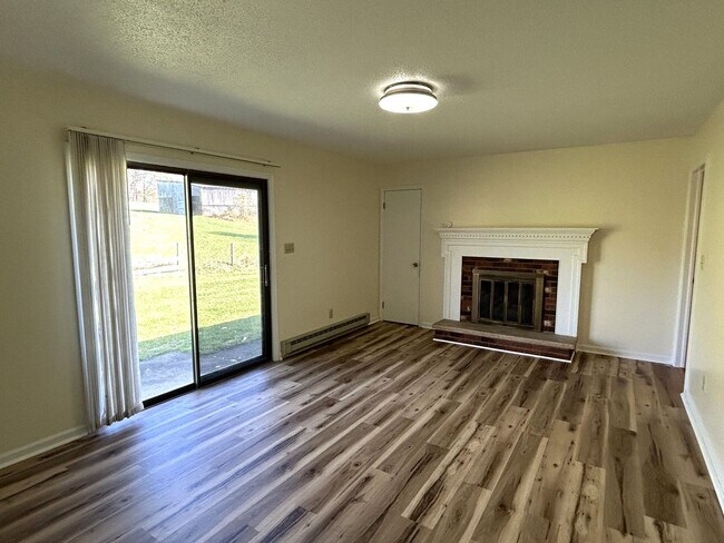 Building Photo - Large Brick Ranch with Finished Basement a...