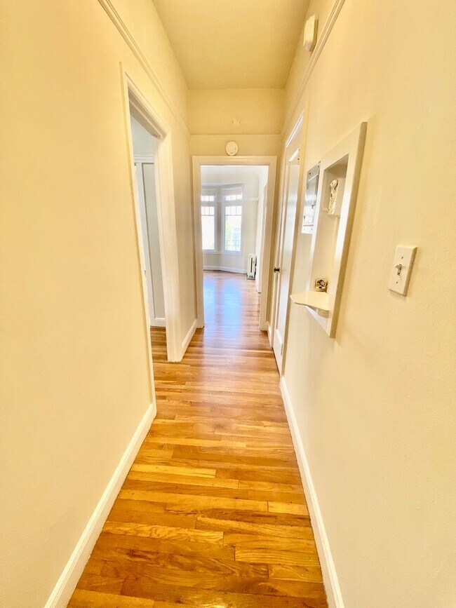 Building Photo - 1925 Pierce St