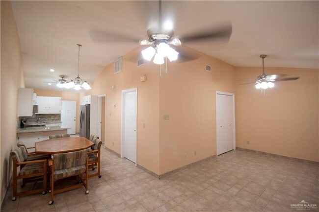 Building Photo - 1510 River Bend Dr