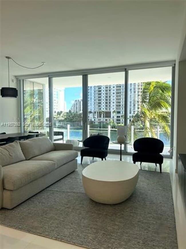 Building Photo - 300 Biscayne Blvd Way