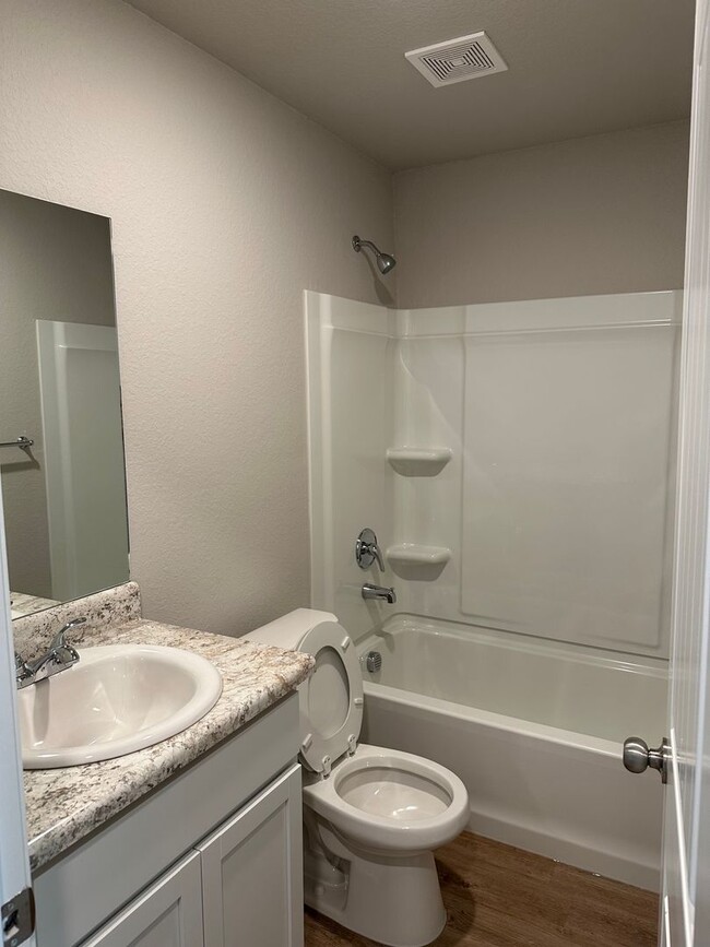 Building Photo - Comfort & Space Await — Pre-Leasing 4BR/2BA in Cypress Bend