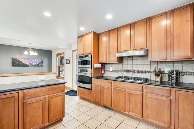 Building Photo - 366 Indian Trail