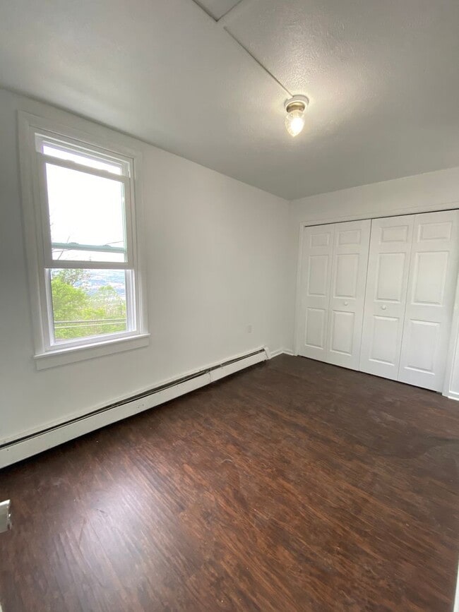 Building Photo - 978 Manton Wy