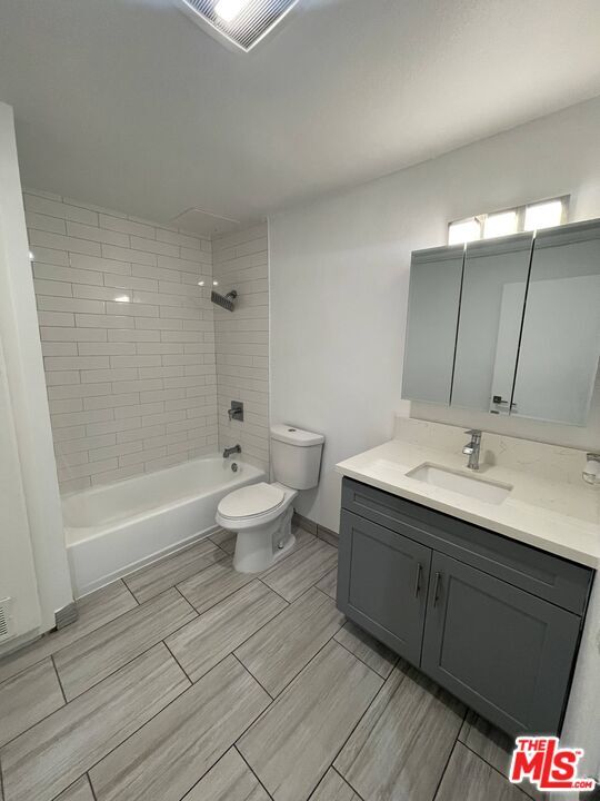 Building Photo - 428 S Grand View St