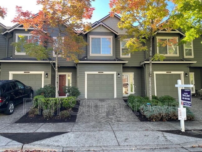 Primary Photo - 16140 NW Fescue Ct