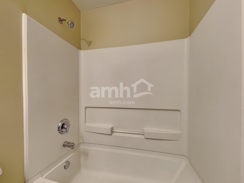 Building Photo - 38 Lake Shore Blvd