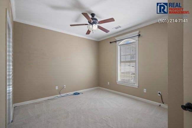 Building Photo - 4040 Robinwood Cir