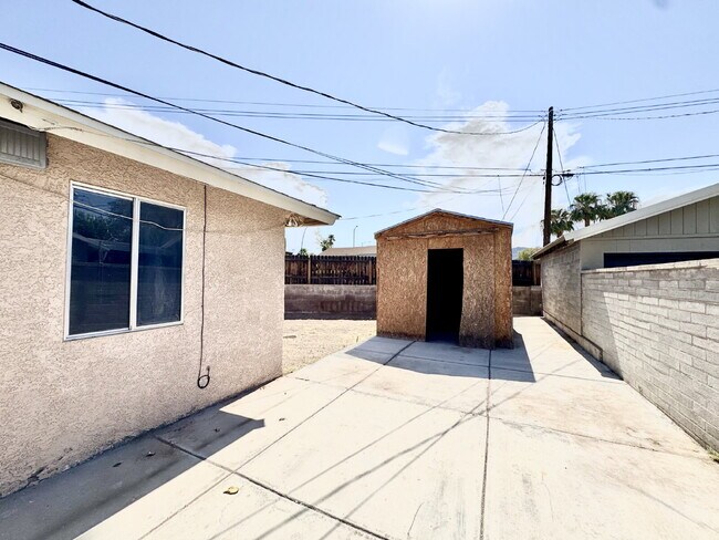 Building Photo - Adorable 3BD Vintage Henderson Home w/ Mod...