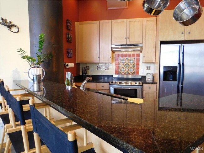 Building Photo - 701 N 15th St