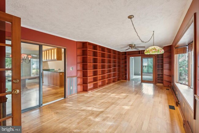 Building Photo - 205 Confederate Cir