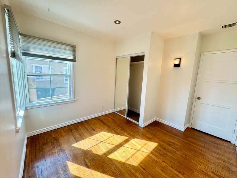 Bedroom - 6664 Ensign Ave