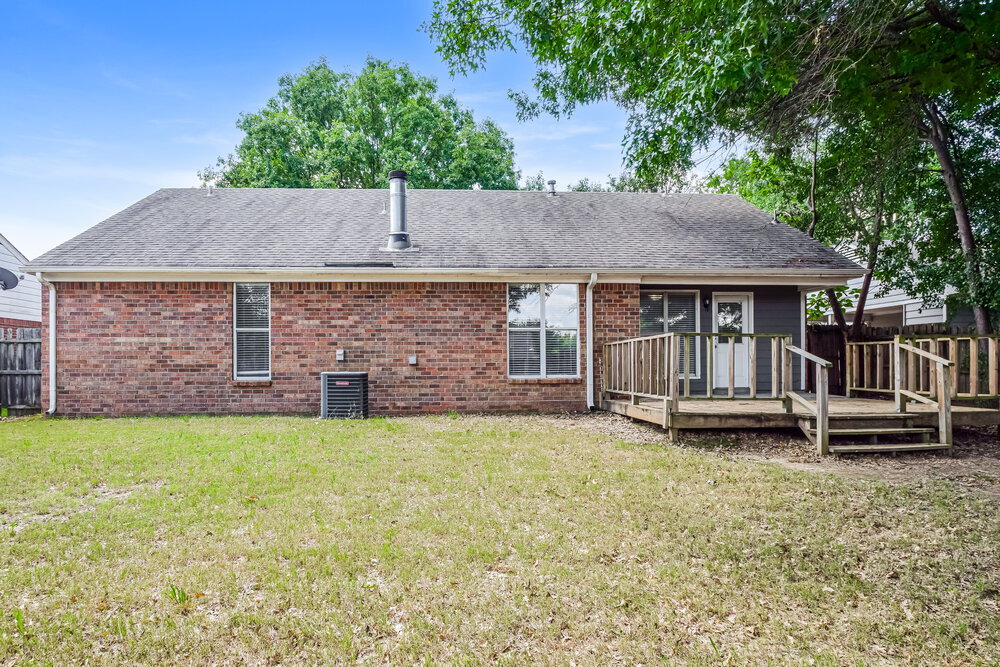 Building Photo - 10378 Yates Dr